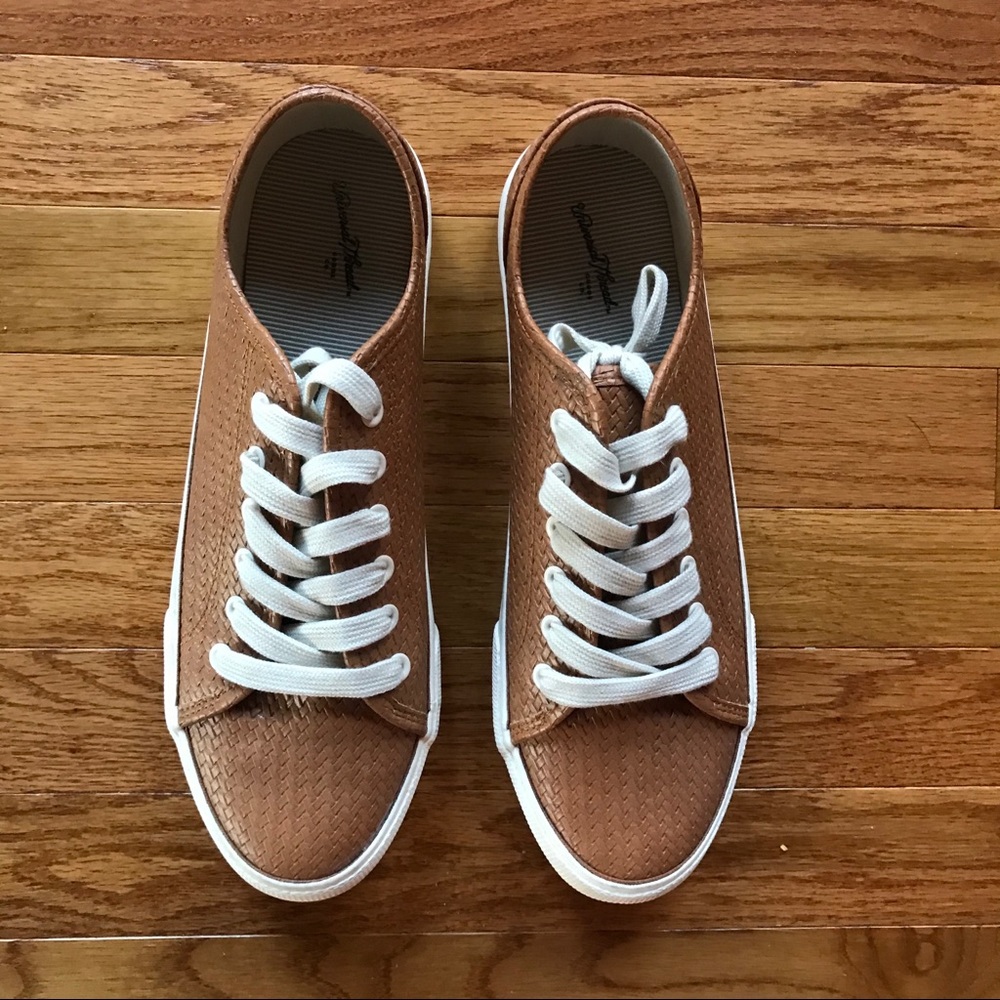 Universal Thread Brown Woven Sneakers